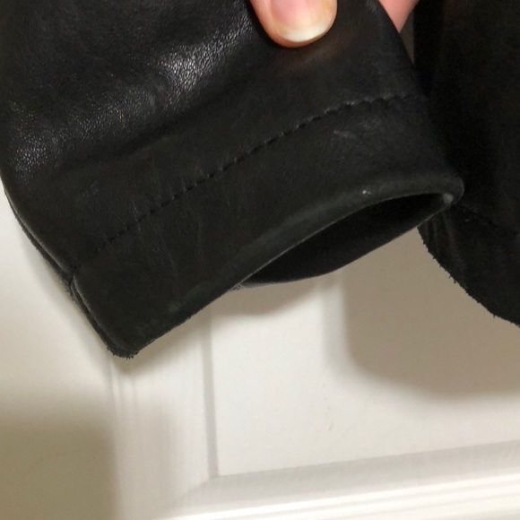 CLOSET CLEAN OUT. ACCEPTING ANY OFFER!
Men’s Bostonharbour leather jacket Medium - Picture 4 of 15